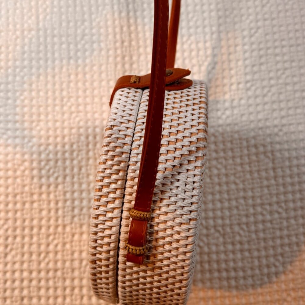 round pattern wicker bale style crossbody bag - Picture 5 of 5